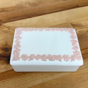 Wedgewood Queensware pink trinket box / cigarette box